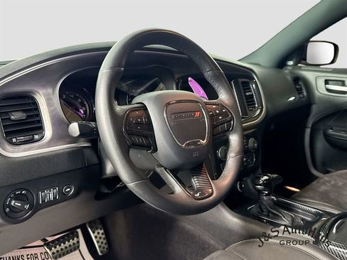 Used 2018 Dodge Charger R/T RWD image 9