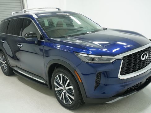 Used 2023 INFINITI QX60 Sensory w/ Vision Package AWD/4WD image 3