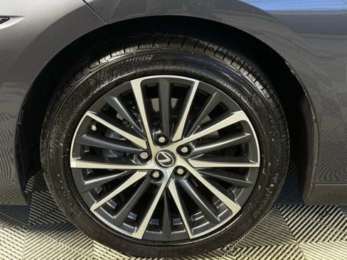 Certified 2025 Lexus ES 300h w/ Premium Package image 17