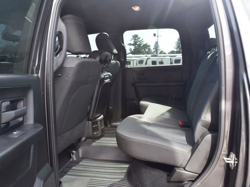 Used 2024 RAM 2500 Tradesman w/ Chrome Appearance Group AWD/4WD image 11