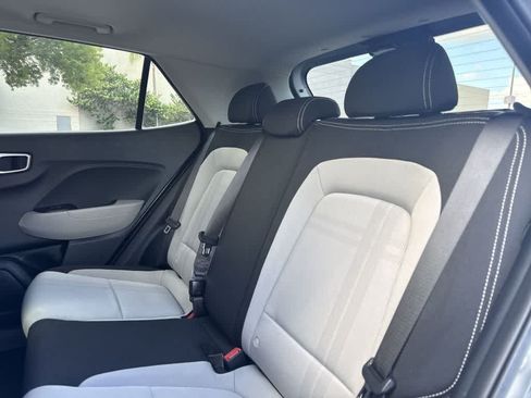 Used 2024 Hyundai Venue SEL FWD image 22