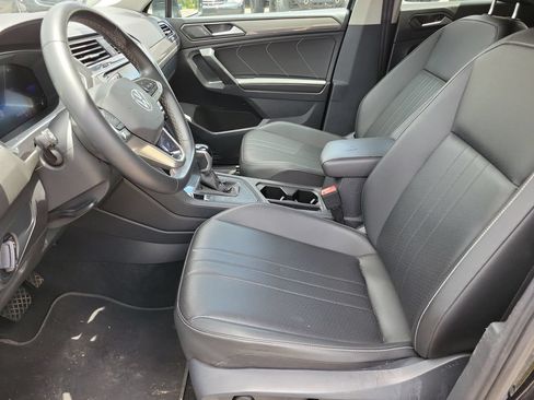 Used 2023 Volkswagen Tiguan SE FWD image 10