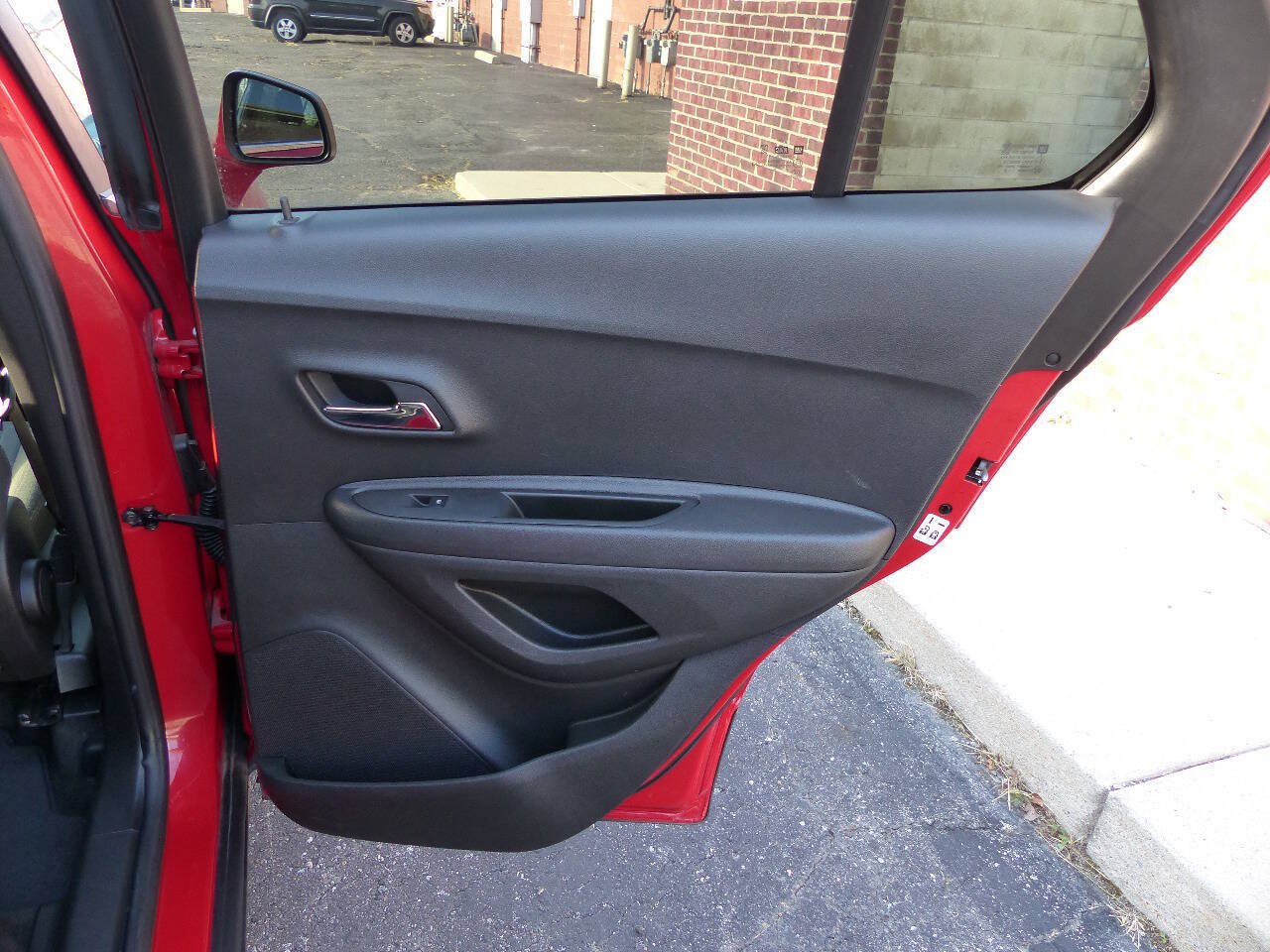 Used 2020 Chevrolet Trax LT FWD image 38