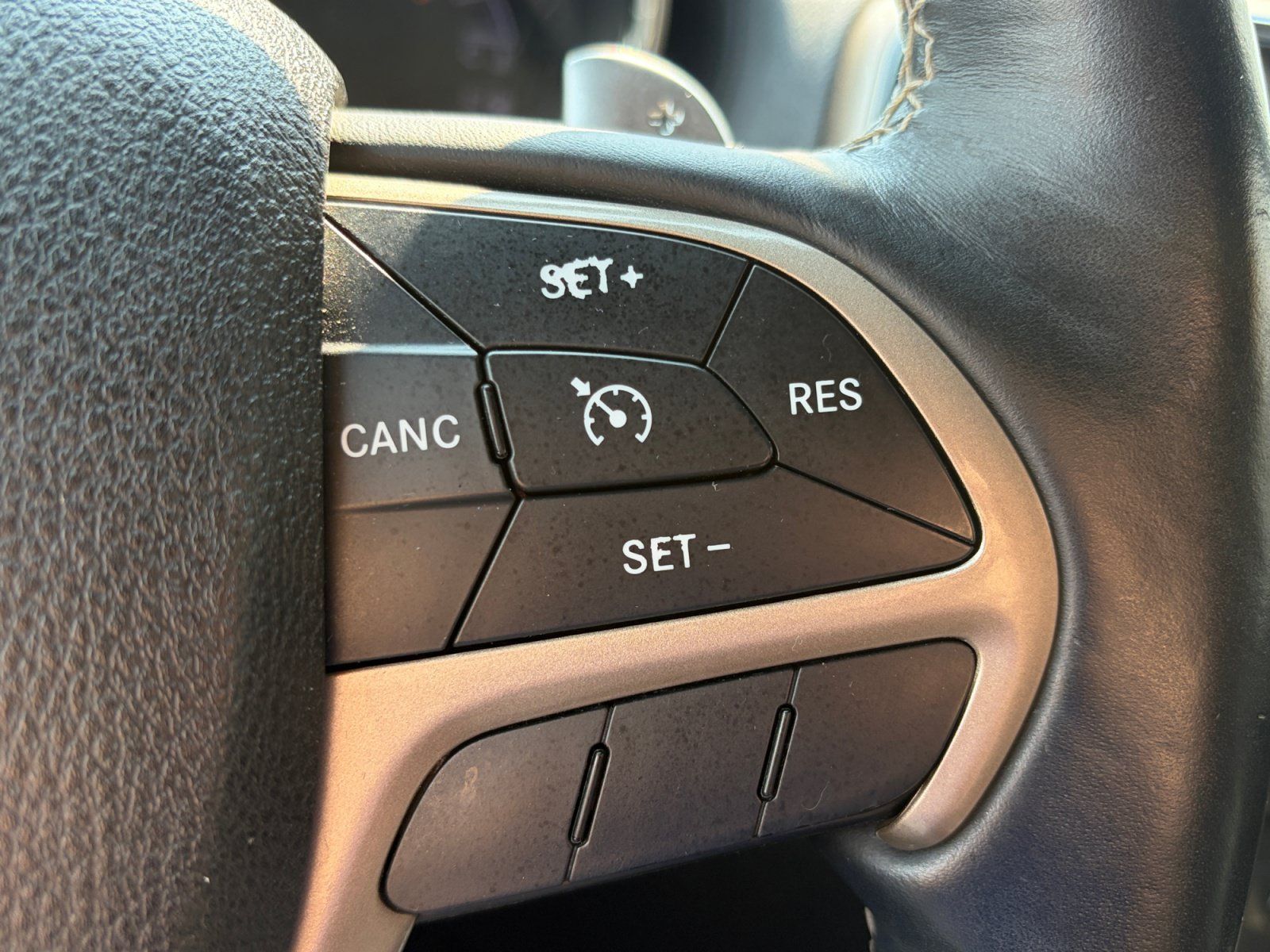 Used 2014 Jeep Grand Cherokee Overland AWD/4WD image 18