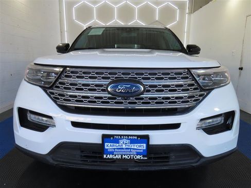 Used 2022 Ford Explorer Limited w/ Equipment Group 301A RWD image 2