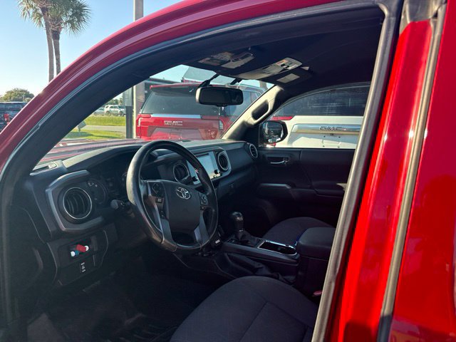 Used 2016 Toyota Tacoma TRD Sport w/ Towing Package AWD/4WD image 9