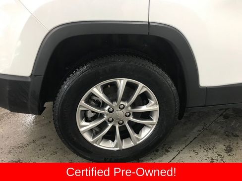 Certified 2022 Jeep Cherokee Latitude Lux w/ Sun & Sound Group image 46