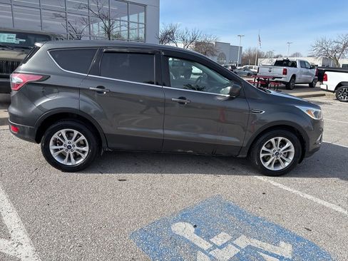 Used 2017 Ford Escape SE image 29