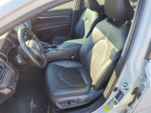 Used 2022 Toyota Camry XSE image 18