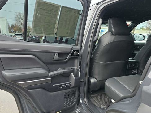 Used 2025 Toyota 4Runner TRD Off-Road Premium AWD/4WD image 20