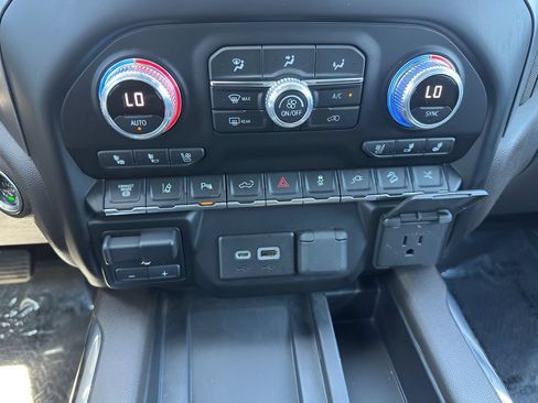 Used 2022 GMC Sierra 3500 Denali AWD/4WD image 23