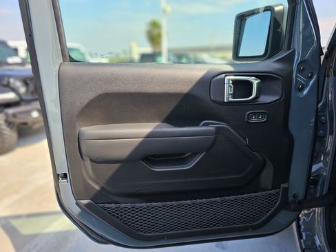 New 2026 Jeep Gladiator Sport AWD/4WD image 19