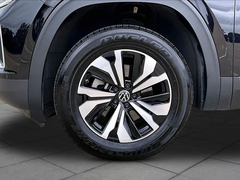 Used 2024 Volkswagen Atlas SE image 11