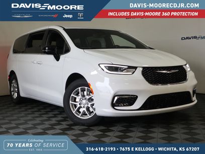 New 2026 Chrysler Pacifica Select