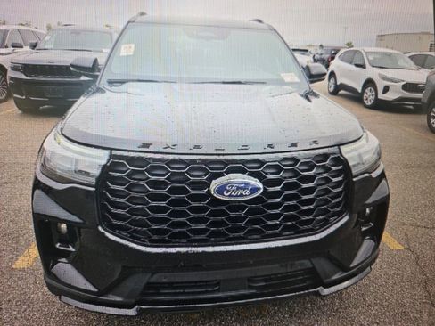 Used 2025 Ford Explorer ST-Line w/ ST-Line Street Pack image 19