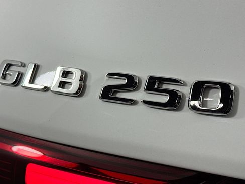New 2026 Mercedes-Benz GLB 250 image 8