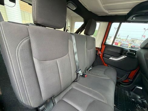 Used 2014 Jeep Wrangler Unlimited Sahara w/ Dual Top Group AWD/4WD image 20