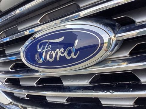 Used 2020 Ford Edge SEL w/ Cold Weather Package FWD image 4