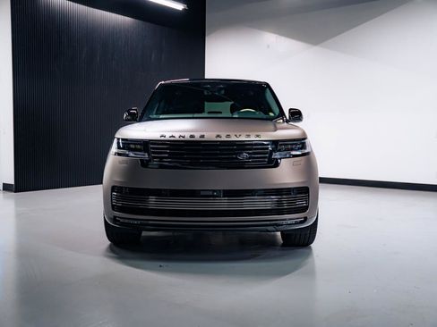 Used 2024 Land Rover Range Rover SV AWD/4WD image 13