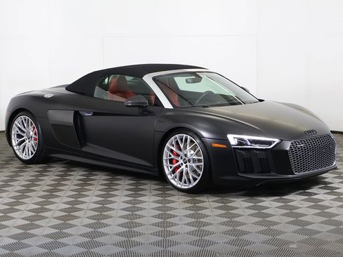 Used 2018 Audi R8 V10 w/ Carbon Exterior Package image 7