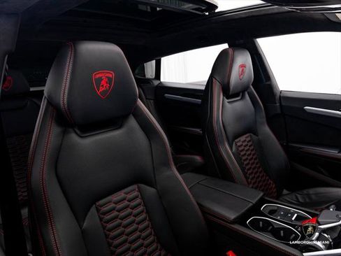 Used 2019 Lamborghini Urus AWD/4WD image 42