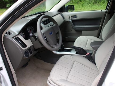 Used 2011 Ford Focus SE FWD image 5