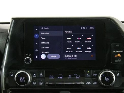 Used 2023 Toyota Highlander XLE FWD image 29