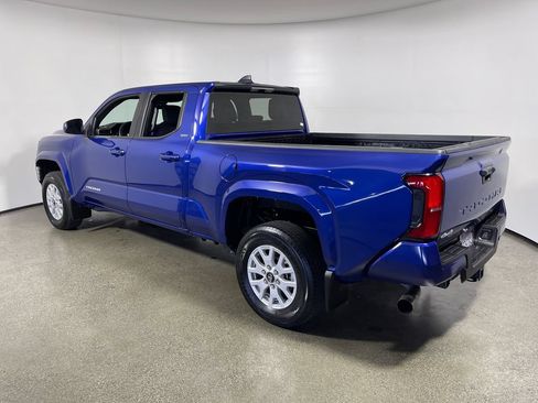 Certified 2025 Toyota Tacoma SR5 AWD/4WD image 5