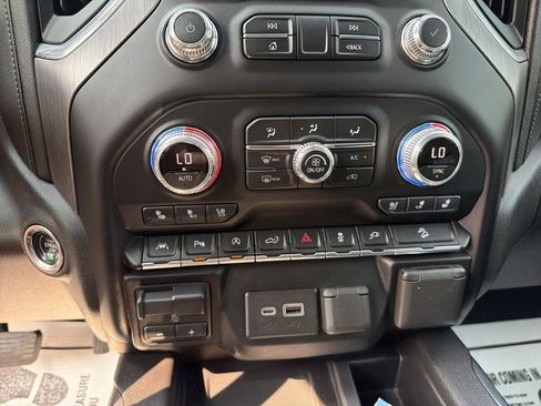 Used 2020 GMC Sierra 1500 Denali w/ Denali Premium Package AWD/4WD image 22