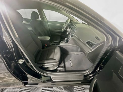 Used 2019 Hyundai Elantra SE w/ Cargo Package FWD image 28