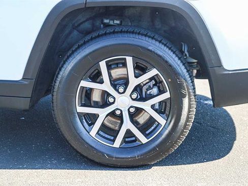 Used 2024 Jeep Grand Cherokee L Limited w/ Luxury Tech Group II image 10