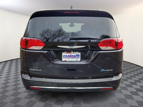 Used 2018 Chrysler Pacifica Touring-L image 5