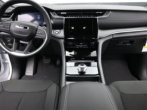 New 2025 Jeep Grand Cherokee Laredo image 24