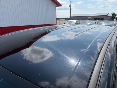 Used 2025 Chrysler Pacifica Select FWD image 11