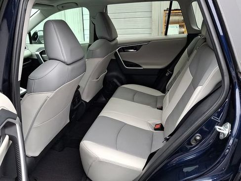 Used 2019 Toyota RAV4 Limited AWD/4WD image 8