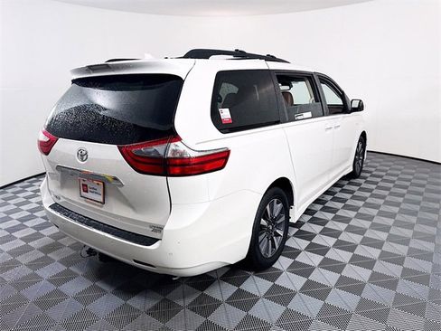 Used 2020 Toyota Sienna Limited image 23