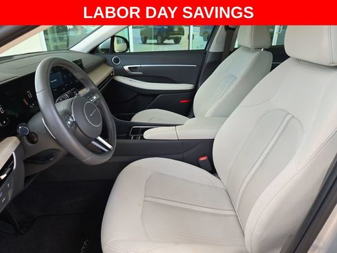 Used 2025 Hyundai Sonata SEL FWD image 9