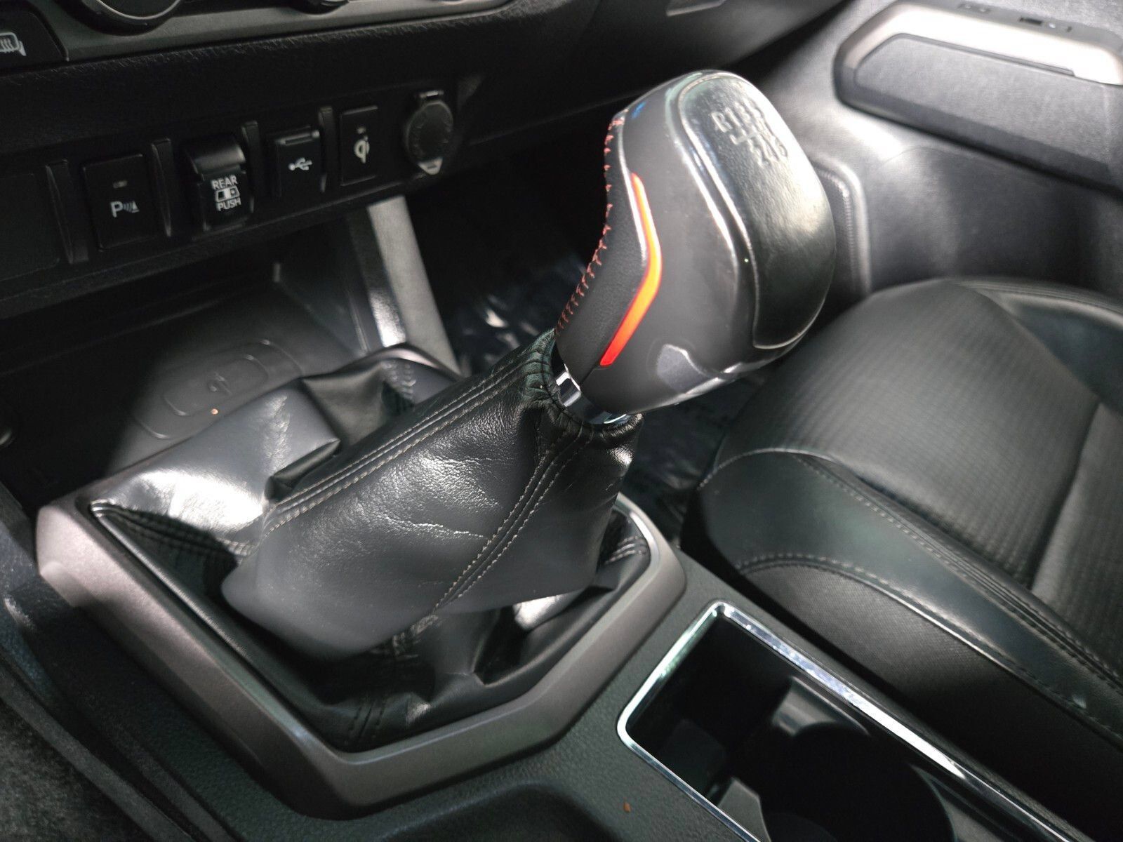 Used 2021 Toyota Tacoma TRD Off-Road w/ TRD Premium Off Road Package AWD/4WD image 27