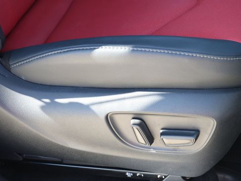 Used 2024 Toyota Highlander XSE image 32