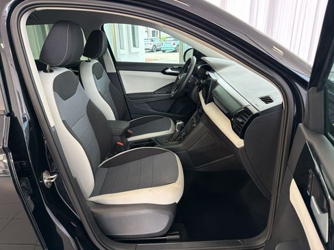 Certified 2025 Volkswagen Taos S FWD image 25