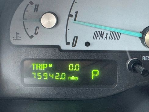 Used 2002 Ford Thunderbird image 2