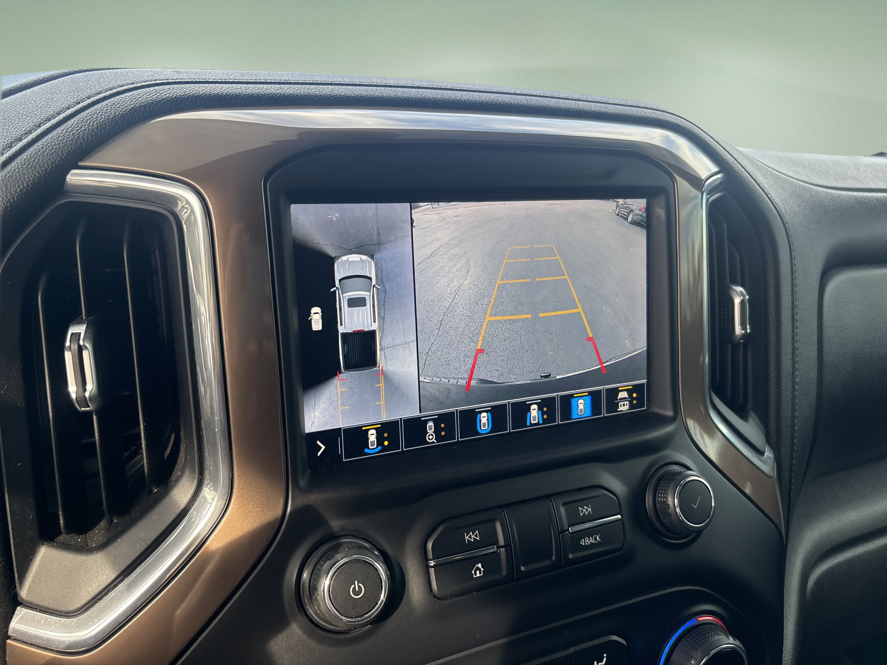 Used 2021 Chevrolet Silverado 1500 High Country w/ Technology Package AWD/4WD image 16