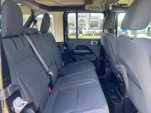 Certified 2025 Jeep Wrangler Unlimited Sahara w/ Safety Group AWD/4WD image 11