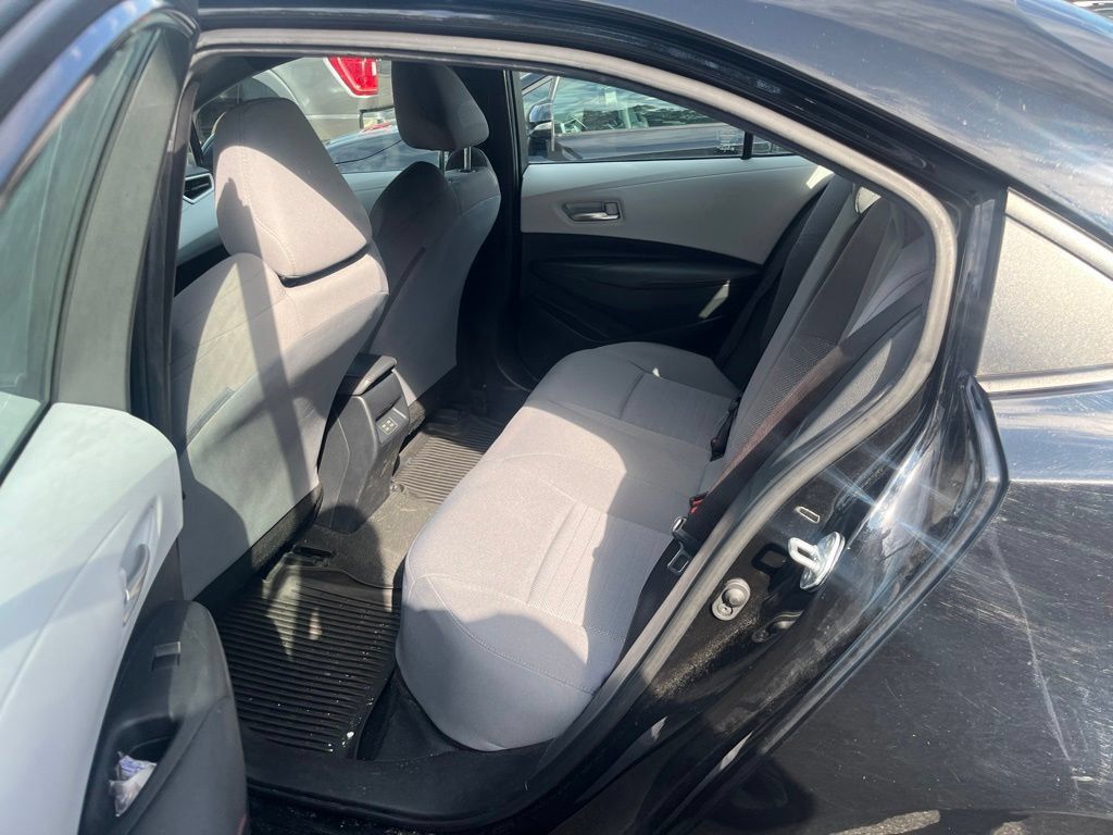 Used 2023 Toyota Corolla SE FWD image 5