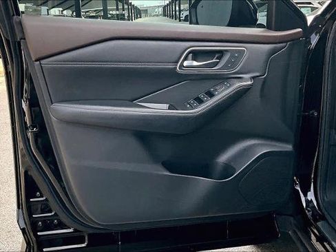 Certified 2022 Nissan Rogue Platinum w/ Head-Up Display Package image 21