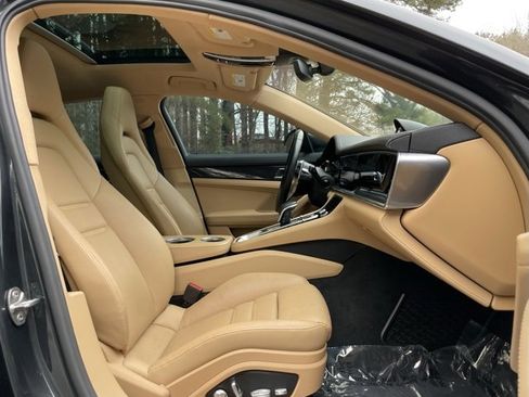 Used 2019 Porsche Panamera image 20