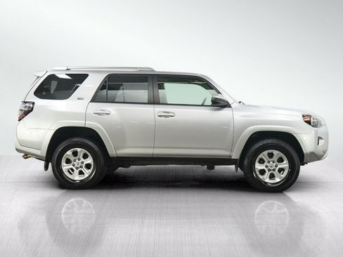 Used 2015 Toyota 4Runner SR5 AWD/4WD image 6