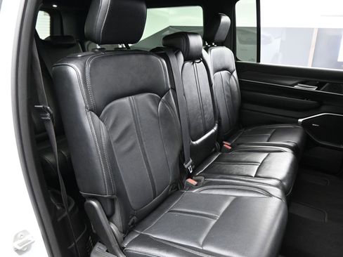 Used 2024 Jeep Wagoneer L Series II image 13