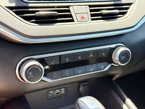 Used 2020 Nissan Altima 2.5 SR w/ Premium Package FWD image 11