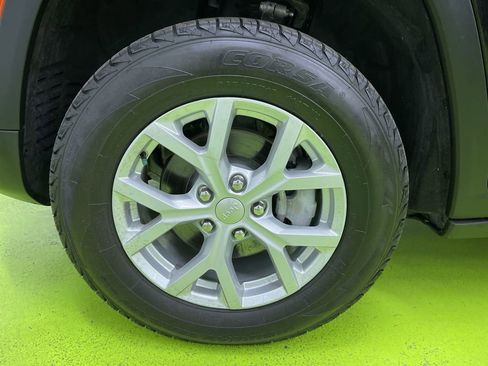 Used 2024 Jeep Grand Cherokee Limited image 15